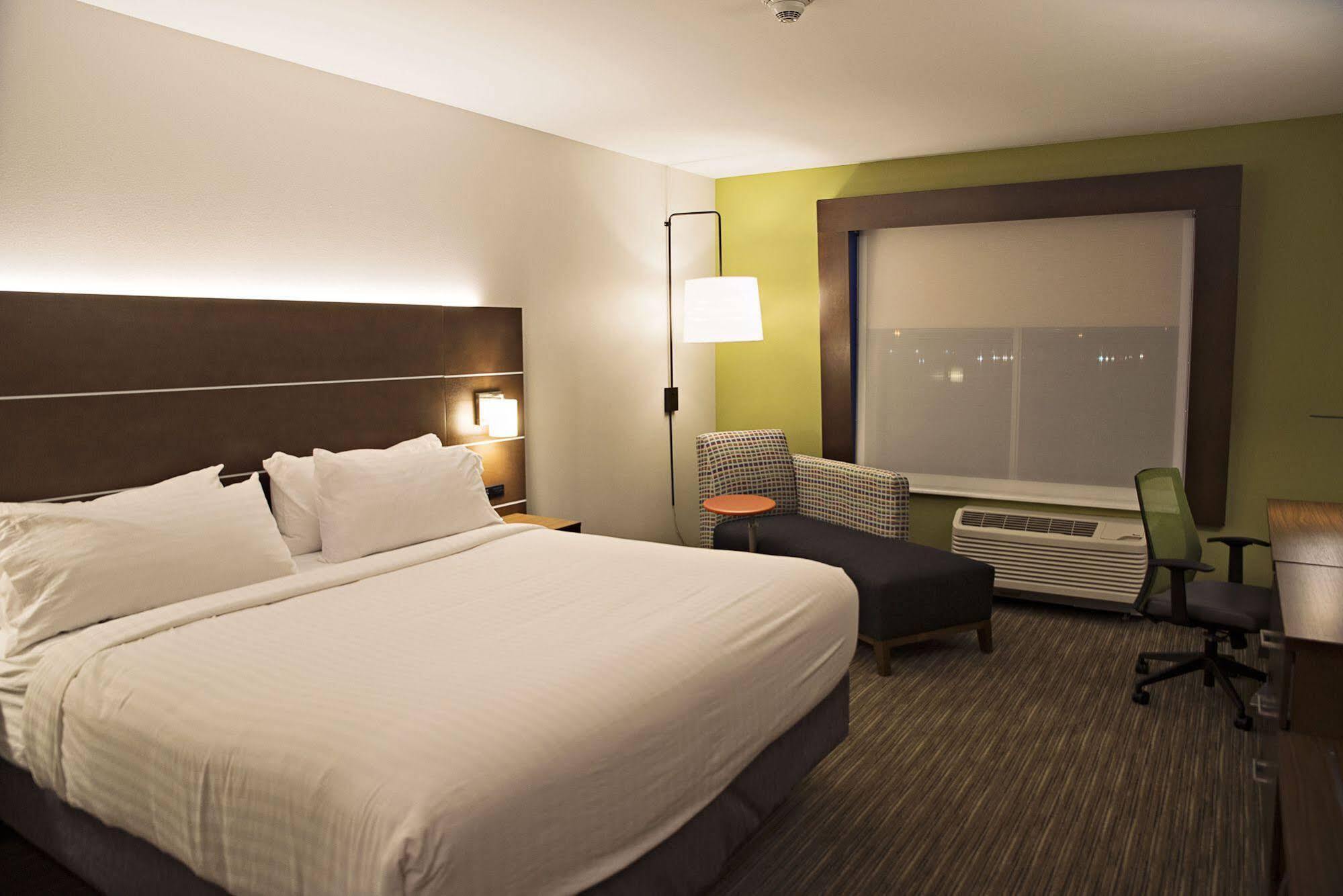 Holiday Inn Express & Suites - Rantoul By Ihg Extérieur photo